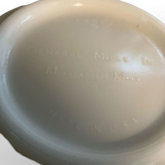 Vintage Pyrex General Mills White Ribbed Milk Glass Farmhouse Mixing Bowl 9" - Picture 6 of 6